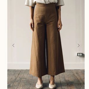 7115 by Szeki Wide-Legged Trouser in olive